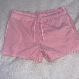 Pink cotton shorts with pockets.